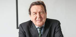 Ein gericht in korea hat den ein gericht in südkorea hat gerhard schröder dazu verdonnert, rund 22.000 euro entschädigung an. Gerhard Schroder Suchend Und Zweifelnd Chrismon