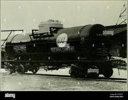 Official proceedings . FIG. 8. FIG. <: 113 .-Kcl lii.x car. 2.0(K) of  these cars are now in operation on theJ.ahimore and ()hio Raih-oad. Fifty  70-ton hopper cars illustrated by Fi^ure