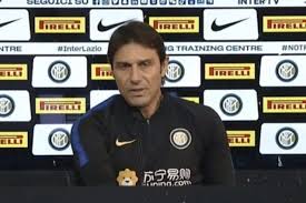 La notizia nell'aria da tutta la giornata, è divenuta ufficiale attraverso un comunicato tutto il club desidera ringraziare antonio per lo straordinario lavoro svolto, culminato con la conquista del diciannovesimo scudetto. Il Gestaccio Di Conte Alla Panchina Della Juventus Che Ha Fatto Infuriare Agnelli