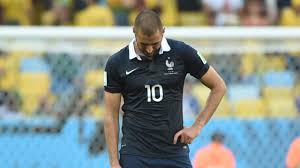 Şantaj suçlamasıyla hakkında dava açılan real madridli futbolcu karim benzema, fransa'da düzenlenecek 2016 avrupa futbol şampiyonası'nda (euro 2016) fransa milli takımı kadrosunda yer almayacağını açıkladı. Karim Benzema Out Of France Euro 2016 Squad Over Sex Tape Scandal Daily Telegraph
