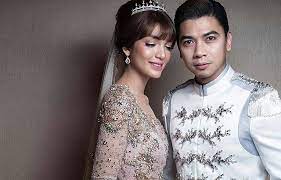 Cerita kita (lq) recorded by marianazamana and combatloversz on smule. Amar Baharin Announces Wife Amyra Rosli Is Pregnant With First Child Lipstiq Com