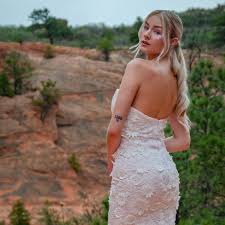 Designs: @allison_nicole_designs 📸: @wmaestas and @bbrillynn Model:  @_alexandrawest MUA: @westofalltradesmua Hair: @kimclayartistry Nails:  @with.leigh Assistant: @truamberrae