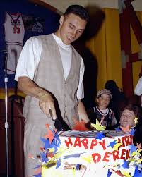Jan 23, 2020 · derek jeter celebrated the reveal that he'll be inducted in to the baseball hall of fame, by hugging and kissing his two daughters — and sharing the footage with fans. Derek Jeter S Birthday Scorecard The New York Times