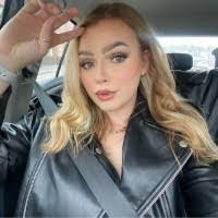 Julie Gadsby's Instagram, Twitter & Facebook