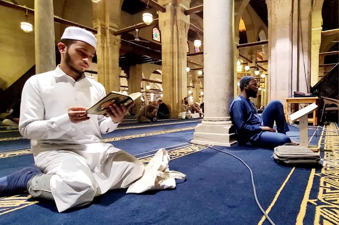 هل يجوز الاعتكاف في المنزل أم يشترط في المسجد؟.. الأزهر للفتوى يجيب