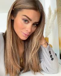 Angelina Lilienne Na Instagramu The Flower That Blooms In Adversity Is The Rarest Most Beautif In 2020 Honey Blonde Hair Hair Inspiration Color Light Brown Hair