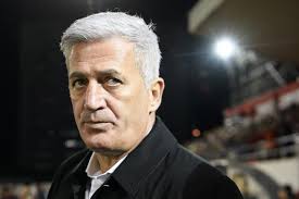 Die schweiz kann mit einem sieg bei litauen am sonntag wichtige punkte im rennen um die em 2016 in frankreich einfahren. Kuhn Und Petkovic Welche Herkunft Hat Der Nachste Nationalcoach