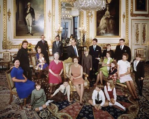 The extended British Royal Family gather for Christmas at Windsor Castle  #OnThisDay in 1971, posing for a family photograph by Lord Lichfield before  a browse through old family albums for the Queen's