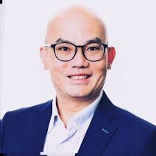 First job at SVB April 2000, right out of college. Desktop computer, no  mobile phones.