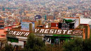 Se trata de dos jóvenes, que ya han sido detenidos, que fueron pillados por una pareja de clientes y el empleado de una inmobiliaria cuando trataban de forzar un piso de la chana Squatters In Spain And How To Avoid Adverse Possession