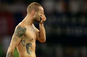 Kariyer sayfasında wesley sneijder isimli futbolcunun sezon bazında takımının yer almış olduğu turnuvalardaki maç, gol, asist, sarı kart, kırmızı kart, oyuna girme, oyundan alınma, ilk onbirde. Tatowierte Fussballer Die Em Der Bunten Bilder Nachrichten Stuttgarter Zeitung