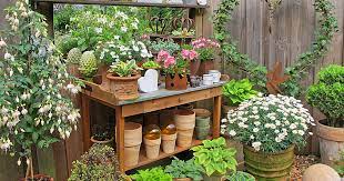 Wunderschön mit floralem muster auf der arbeitsplatte. Pflanztisch Die Werkbank Des Gartners Mein Schoner Garten