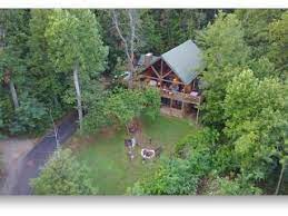 Located in the foothills of the smoky mountains this area is we love our pets and are sure you do too! Dog Friendly Vacation Rentals In Sevierville Flipkey