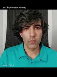 El primer clase de yoga del sacerdote