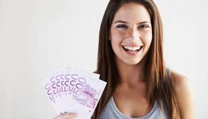 Golpe a la usura: presta 4.500 euros y tiene que devolver a la clienta  4.000