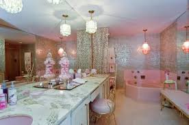 The Girliest Vintage Home You Ll Ever See In 2020 Vintage House Retro Home Decor Retro Home