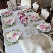Instagram Photo By Raizy Fried Jul 8 2016 At 8 46pm Utc Hanukkah Dinner Shabbos Table Floral Centerpieces
