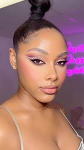 Is it even legal to look this BOMB? We don’t think so! 👮🏼‍♀️ , Discover  all of our amazing products at deshabels.com for the hottest lips! 🔥,  Products used: ,