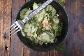 Salade De Concombre Thai Coco Et Gingembre Paris Dans Ma Cuisine Recette Asiatique Cuisine Recettes De Cuisine