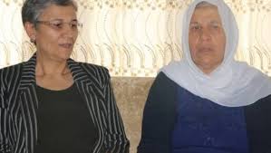 Bu arada anne, erdoğan'a da 2 sayfalık bir mektup yazıp, sesini duyurmaya çalışır. Leyla Guven Den Emine Senyasar A Anneler Gunu Mektubu