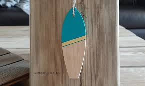 Le portail boursorama.com compte plus de 30 millions de visites mensuelles et plus de 290 millions de pages vues par mois, en moyenne. Mini Planche De Surf En Bois Recycle Bleue Et Jaune A Etsy Surfboard Decor Surf Wall Art Mini Surfboard