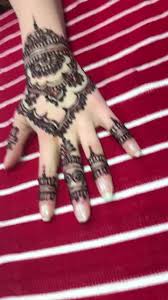 Een brow henna behandeling duurt ongeveer 45 minuten; Henna Sisters Groningen Home Facebook