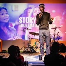 Moonica mac får dig att släppa taget om allt, förutom sången i hennes hjärta och glöden i hennes blick. 190419 Story Party Malmo True Dating Stories