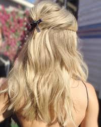 With its unique and mesmerizing looks and fashionable appearance, the beehive makeovers have quite a popularity in the western countries. Modern Ways To Rock The Iconic Beehive This Spring Beauty