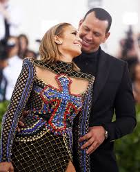 Jennifer lopez and first husband ojani noa split in 1998 after being married barely a year. Jennifer Lopez S Engagement Ring Cost Details Photos Of Alex Rodriguez S Ring For J Lo