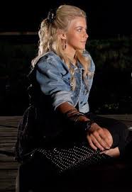 Julianne hough didn't want to do another musical after burlesque and footloose, but when. Die Filmszene Rock Of Ages Die Outfits Aus Dem 80er Musical Date Auf Dem Hollywood Hugel Sherrie Julianne Hough Trifft Rock Outfit Rock Style Rock Chic