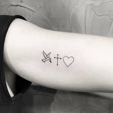 Tatuagens Femininas On Instagram Paz Fe Amor Feita Pela Tatuadora Tattoo Artist Pinkbecker ℐnspi Com Imagens Yeshua Tatuagem Tatuagem Feminina Tatuagem
