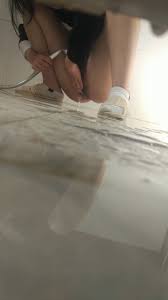 Video nóng quay lén cô bé trong toilet