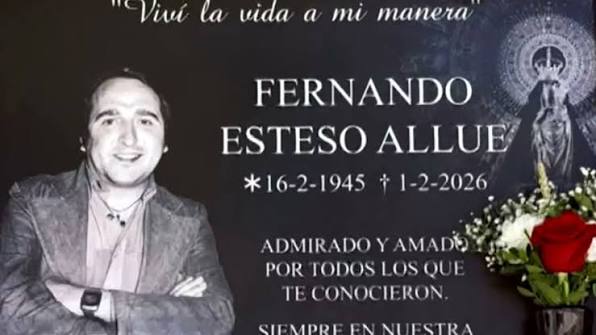 Instalan por fin la lápida de Fernando Esteso en el cementerio de Zaragoza:  "Es mentira que mi padre no tuviera un seguro de decesos"
