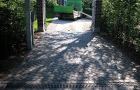 Basaltpflaster Grosse 7 9 Cm Im Schuppenverband Natursteinpflaster Verlegen Verlegen Steine