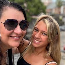 Korn guitarist threw pick during concert