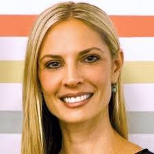 Karina Campos's Instagram, Twitter & Facebook