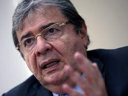 Ministro de defensa de la república de colombia. Muere Por La Covid 19 El Ministro De Defensa De Colombia Carlos Holmes Trujillo