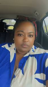 Can someone edit school picture into professional headshot?