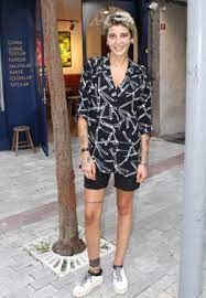 Burak özçivit (born 24 december 1984) is a turkish actor and model who is best known for his roles in çalıkuşu (2013) and kara sevda (2015). Garsonluk Yapan Miss Turkey Guzeli Senem Kuyucuoglu Kimdir Haberler
