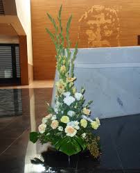 Apparecchiare e decorare la tavola per il giorno della prima comunione. Composizioni Floreali Per La Festa Della Prima Comunione 2014