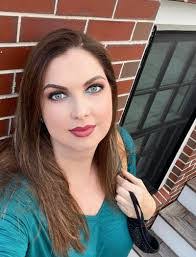 Michelle Warford's Instagram, Twitter & Facebook