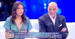 Primo bacio su una panchina…» ultima modifica: Live Non E La D Urso Brosio E La Fidanzata Faccia A Faccia Vediamo Se Hai Il Coraggio Tradimento Una Bomba Libero Quotidiano