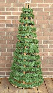 Marvelous 20 Diy Decorating Ideas For Your Best Christmas With Family Https Usd Wall Christmas Tree Outdoor Christmas Tree Decorations Outdoor Christmas Tree