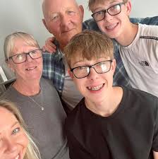 Born in Crystal Palace 1952. Lived in Houston Road, Forest Hill, SE23 from  1952 until mid 1960s. Lived opposite a plant nursery