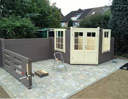 Schritt Fur Schritt Das Gartenhaus Hanna 40 Wird Aufgebaut Gartenhaus Haus Gartenhaus Selber Bauen
