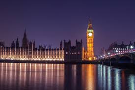 That iconic silhouette is instantly recognisable and is one of the most instagrammed landmarks on the planet. Bilder London Big Ben Palast England Westminster Fluss Nacht Stadte