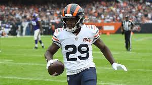 And hey, another fact of life is that tarik cohen is 5'6. Hilarious Video Shows Vertically Challenged Tarik Cohen Complaining About Towels Being Placed Too High Sporting News