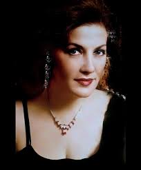 Baharda kışı, kışın baharı özler insan. Ne uzaksa onu özler. Kavuşmak şart  mı? Boşver.. Bazı şeyler yokken daha güzel.. Ne güzel söylemiş Özdemir  Asaf. Hayırlı geceler dostlar hepinize kucak dolusu sevgiler..