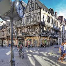 Dijon France Par Si Cecile Auvergne Paysage Village Francais