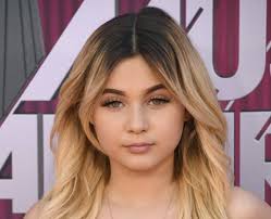 Select from premium alabama luella barker of the highest quality. Alabama Barker 14 Facts About Travis Barker S Daughter You Need To Know Popbuzz